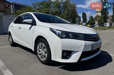Седан Toyota Corolla 2013 в 