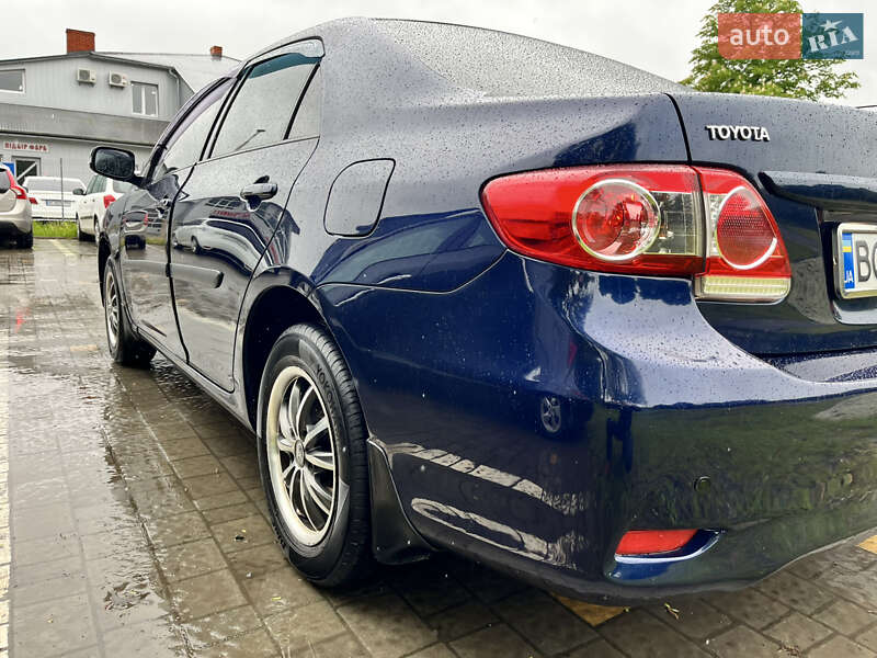 Седан Toyota Corolla 2011 в Трускавце