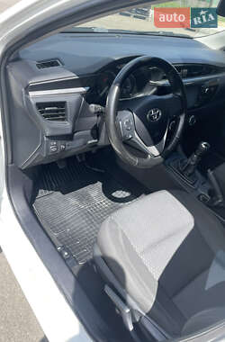 Седан Toyota Corolla 2014 в 