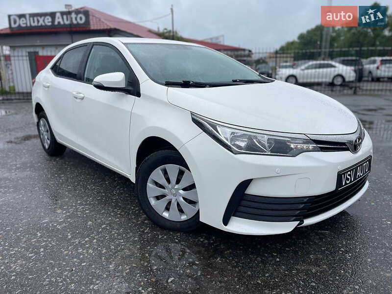 Седан Toyota Corolla 2016 в Киеве