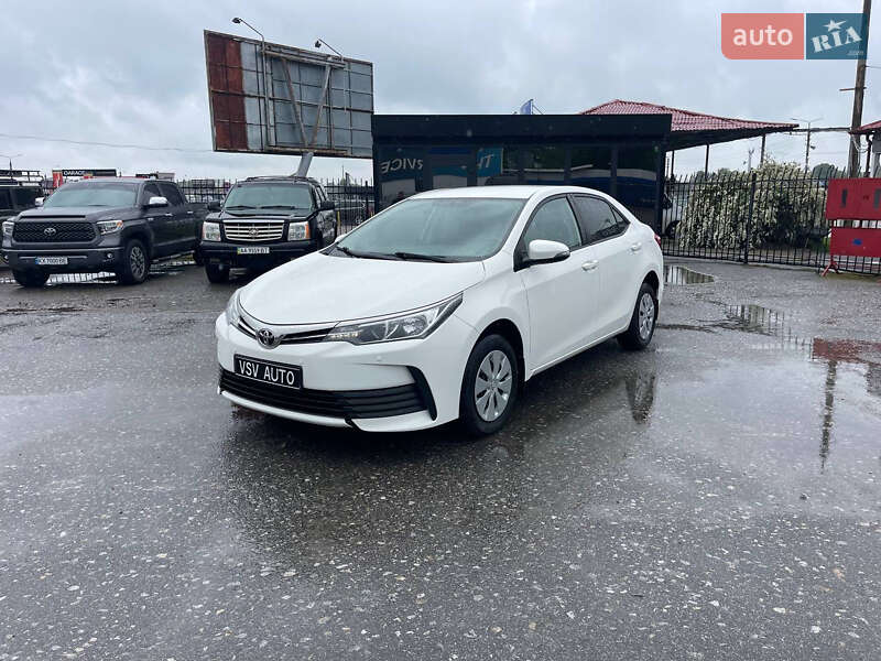 Седан Toyota Corolla 2016 в Киеве
