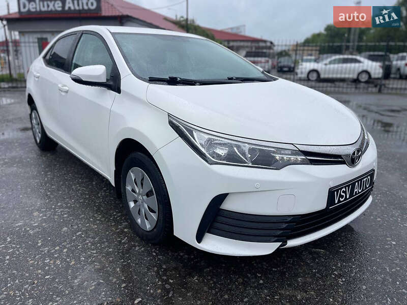 Седан Toyota Corolla 2016 в Киеве