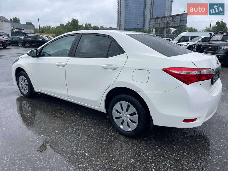 Седан Toyota Corolla 2016 в Киеве