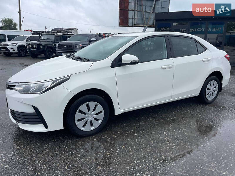 Седан Toyota Corolla 2016 в Киеве