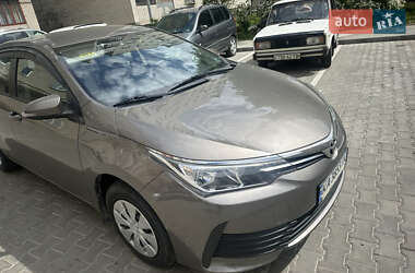 Седан Toyota Corolla 2017 в Луцьку