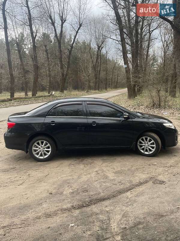 Седан Toyota Corolla 2012 в Кропивницькому