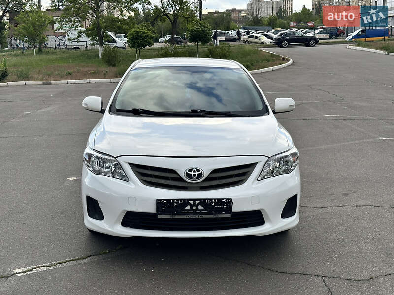 Седан Toyota Corolla 2011 в Кривом Роге