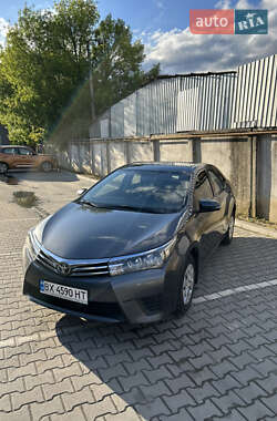 Седан Toyota Corolla 2015 в 