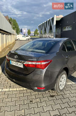 Седан Toyota Corolla 2015 в 
