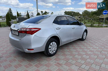 Седан Toyota Corolla 2014 в 