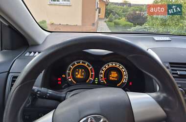 Седан Toyota Corolla 2011 в Кременчуге
