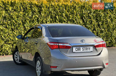 Седан Toyota Corolla 2013 в 