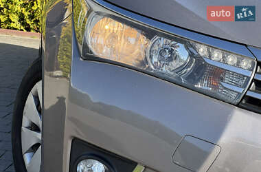 Седан Toyota Corolla 2013 в 