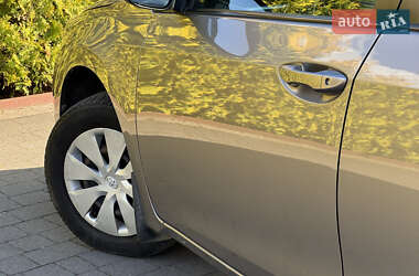 Седан Toyota Corolla 2013 в 