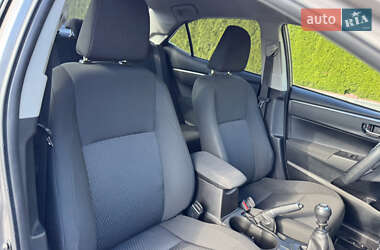 Седан Toyota Corolla 2013 в 