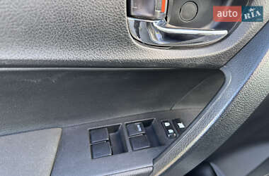 Седан Toyota Corolla 2013 в 