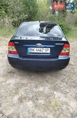 Седан Toyota Corolla 2004 в 