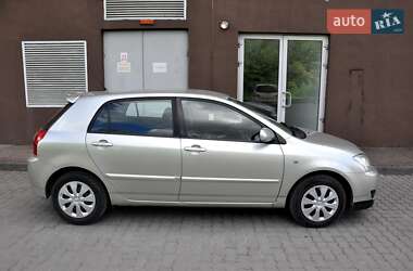 Хэтчбек Toyota Corolla 2004 в 