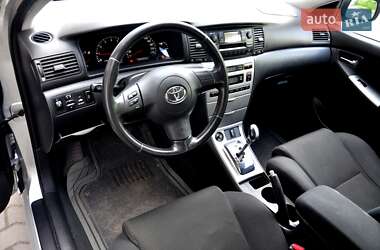 Хэтчбек Toyota Corolla 2004 в 