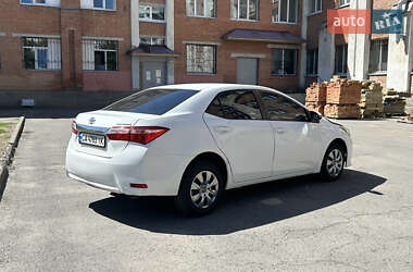 Седан Toyota Corolla 2013 в 