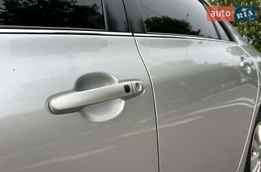 Седан Toyota Corolla 2010 в 
