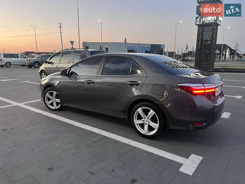 Седан Toyota Corolla 2018 в Лозовій