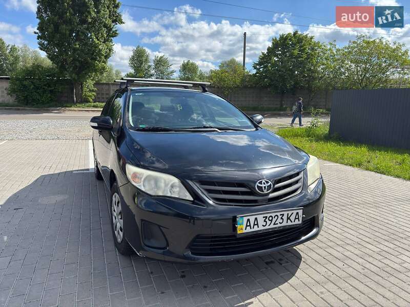 Седан Toyota Corolla 2010 в Киеве