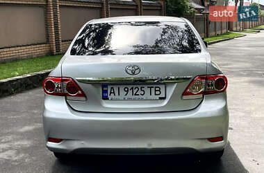 Седан Toyota Corolla 2010 в 