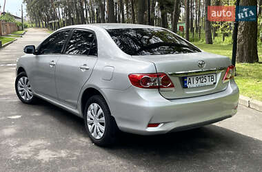 Седан Toyota Corolla 2010 в 