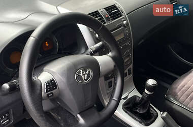 Седан Toyota Corolla 2010 в 