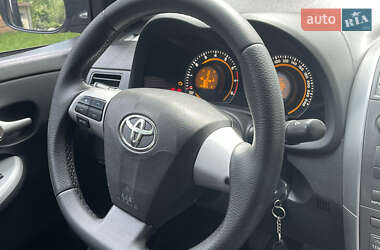 Седан Toyota Corolla 2010 в 