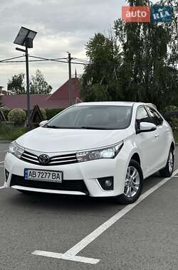Седан Toyota Corolla 2015 в 