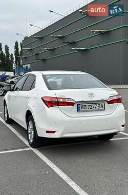 Седан Toyota Corolla 2015 в 