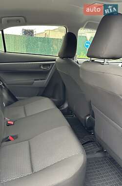 Седан Toyota Corolla 2015 в 