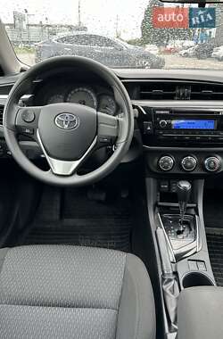 Седан Toyota Corolla 2015 в 