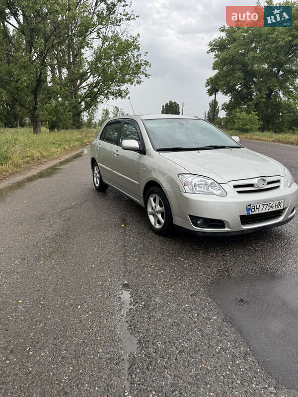 Хэтчбек Toyota Corolla 2006 в 