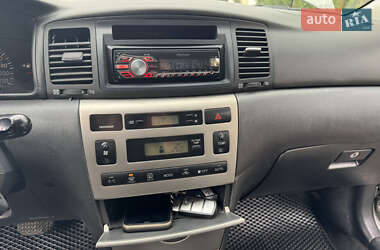Хэтчбек Toyota Corolla 2006 в 
