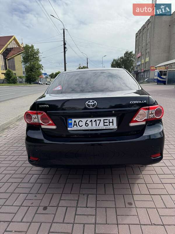 Седан Toyota Corolla 2011 в Луцке