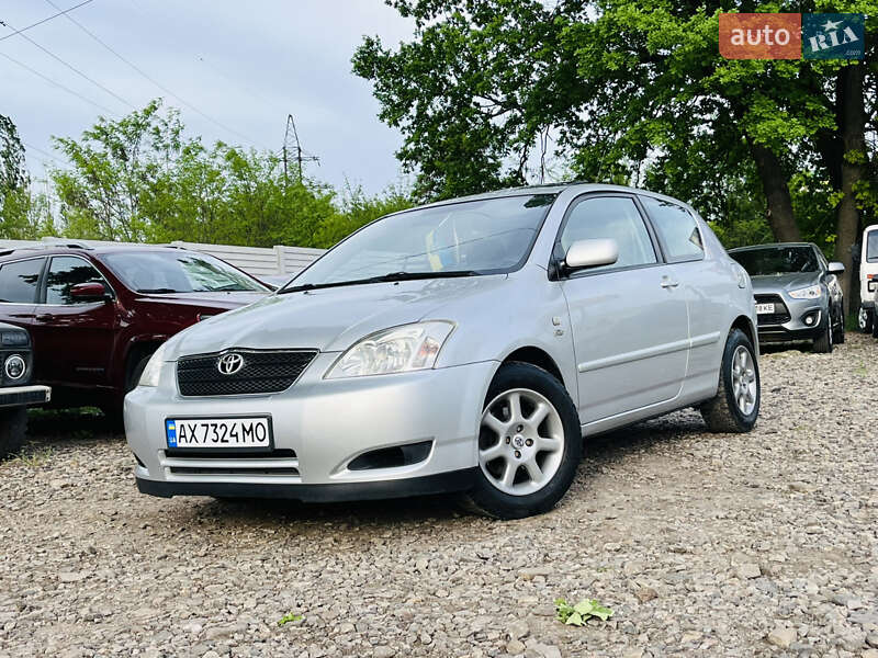 Хетчбек Toyota Corolla 2002 в 