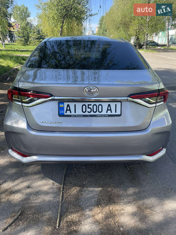 Седан Toyota Corolla 2019 в Киеве