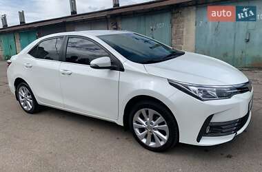 Седан Toyota Corolla 2017 в 