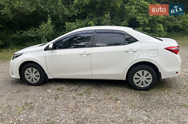Седан Toyota Corolla 2014 в Краснограді