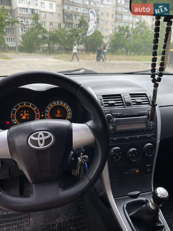 Седан Toyota Corolla 2012 в Сумах