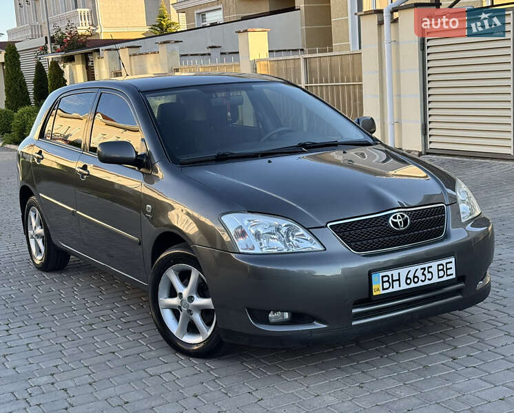 Хэтчбек Toyota Corolla 2003 в 