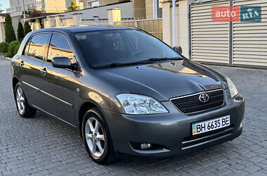 Хэтчбек Toyota Corolla 2003 в 
