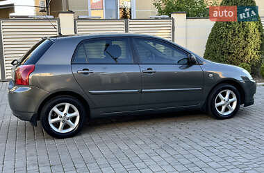Хэтчбек Toyota Corolla 2003 в 