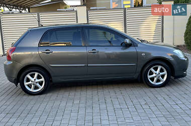 Хэтчбек Toyota Corolla 2003 в 