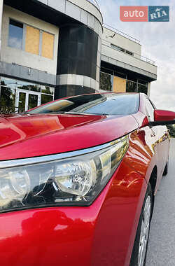 Седан Toyota Corolla 2013 в 