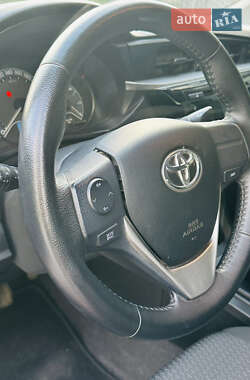 Седан Toyota Corolla 2013 в 