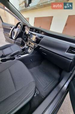 Седан Toyota Corolla 2015 в 